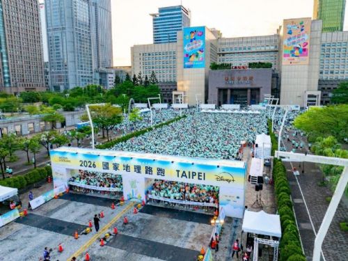 《2026國家地理路跑》盛況空前！20,000名跑者為地球而跑，宇宙人再創大型KTV現場，粉絲合唱嗨翻終點線！